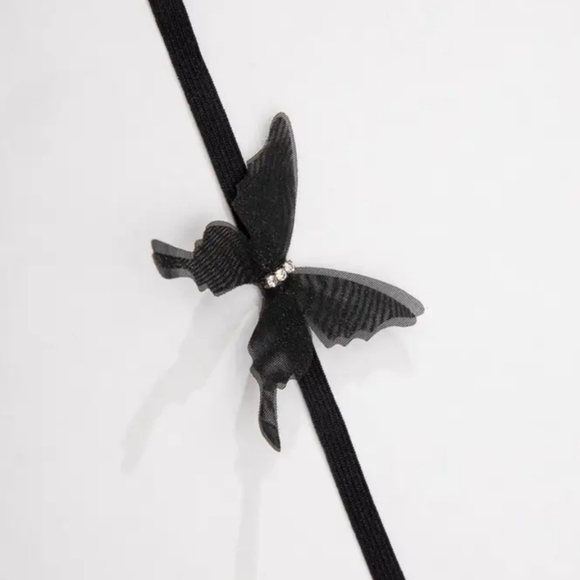 Elegant Black Butterfly Arm Wrap - Picture 3 of 4